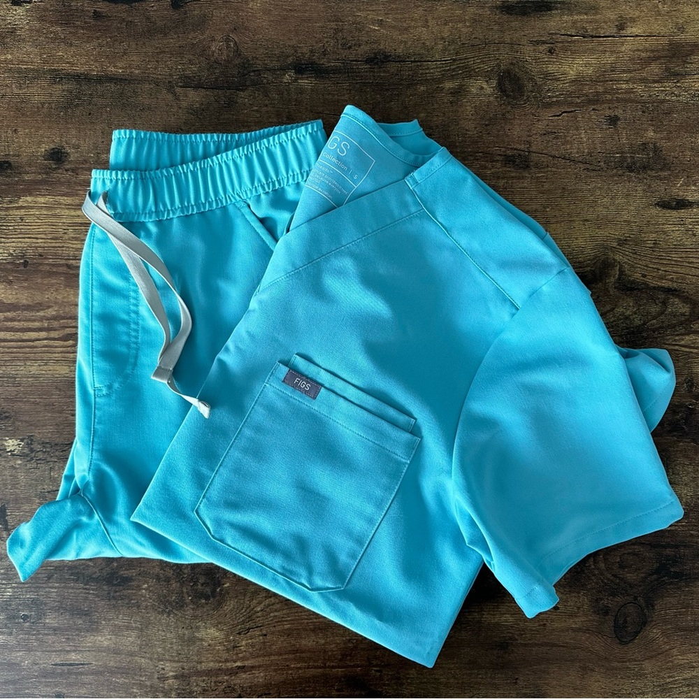 Mens figs scrubs. Jogger set. Small. Seaglass PO 1403/3017